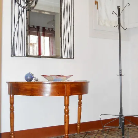 Spacious In 60 M² With Balcony Appartement *